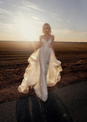 Beaded Tulle Luxury Wedding Dress With Detachable Train